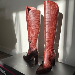 BRAND NEW VINCE CAMUTO SNAKE BOOTS